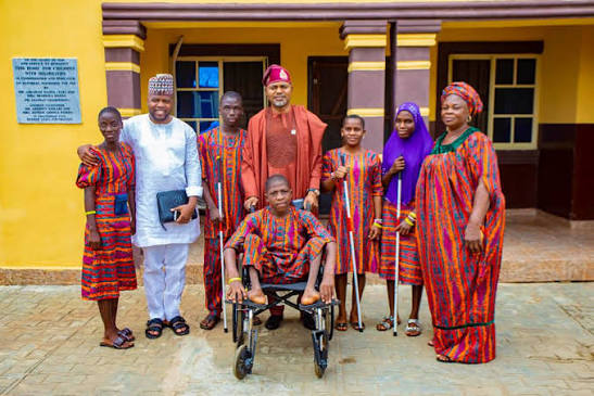 FOD Foundation team with children and adults supported by the foundation